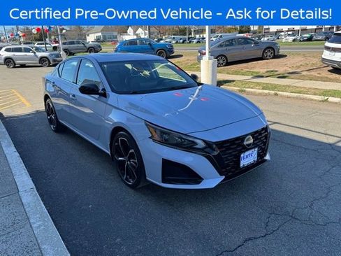 Used 2023 Nissan Altima 2.5 SR w/ SR Premium Package AWD/4WD image 2