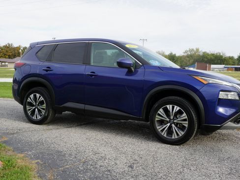 Used 2023 Nissan Rogue SV image 5