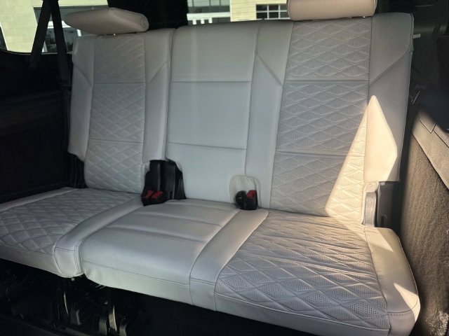 Used 2025 Cadillac Escalade ESV V AWD/4WD image 15