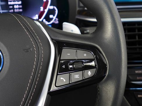 Certified 2023 BMW 530e w/ Convenience Package image 28