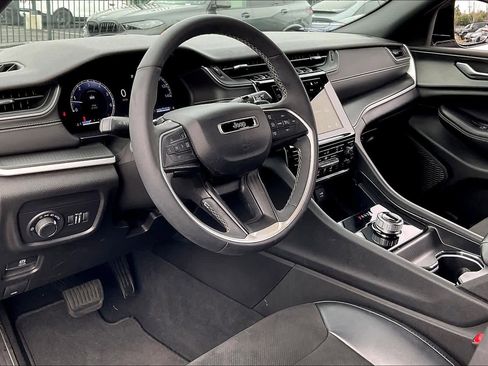 Used 2024 Jeep Grand Cherokee Altitude image 15