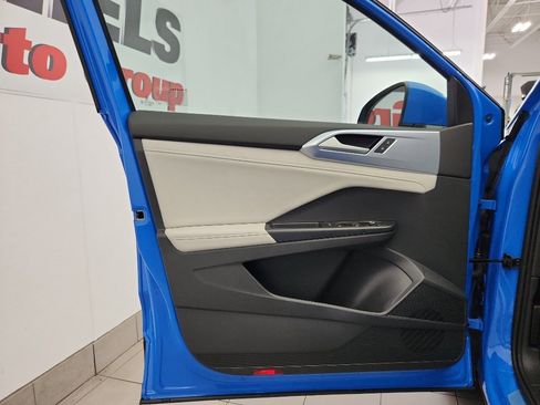 New 2026 Volkswagen Taos SE FWD image 8