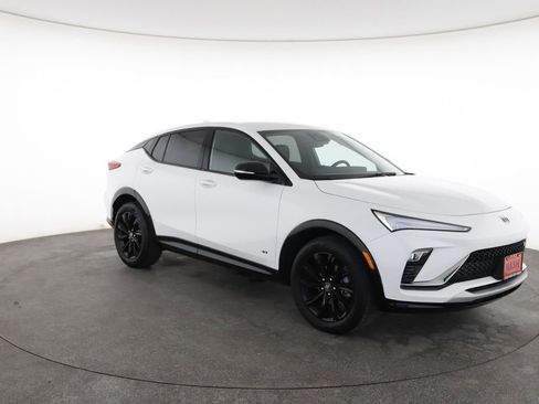 Used 2025 Buick Envista Sport Touring image 2