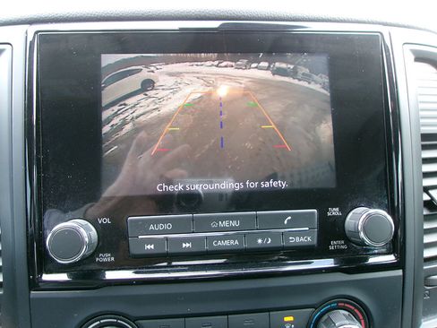 Used 2022 Nissan Titan SV image 19