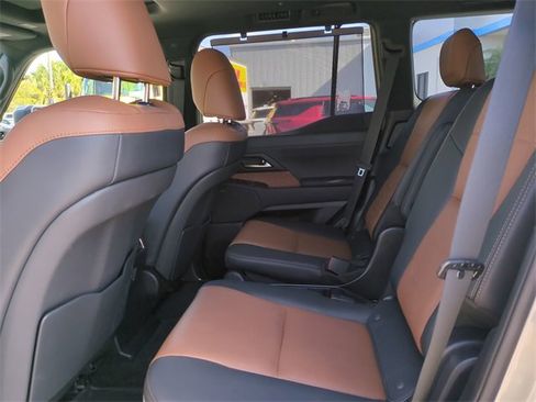 Used 2024 Lexus GX 550 image 17
