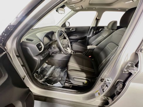 Used 2023 Hyundai Venue SEL FWD image 19