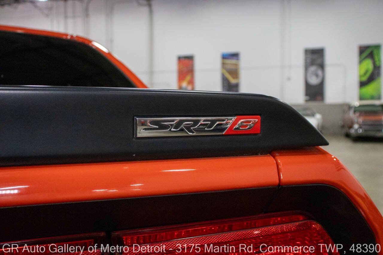 Used 2009 Dodge Challenger SRT8 w/ SRT Option Group II RWD image 39