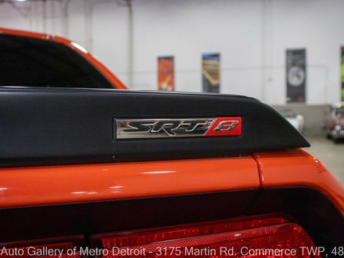 Used 2009 Dodge Challenger SRT8 w/ SRT Option Group II RWD image 39