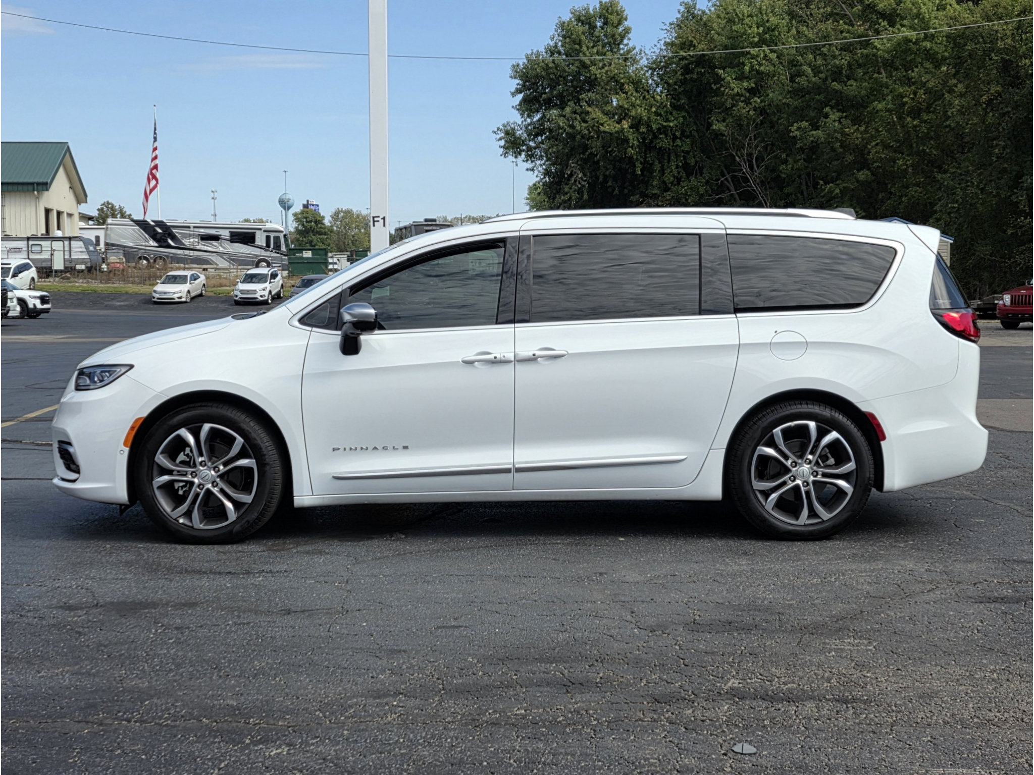 Used 2026 Chrysler Pacifica Pinnacle FWD image 8