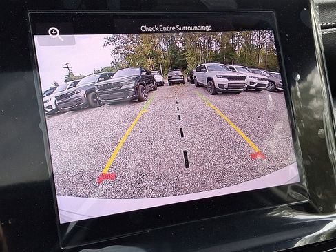 New 2025 Jeep Grand Cherokee Altitude image 13