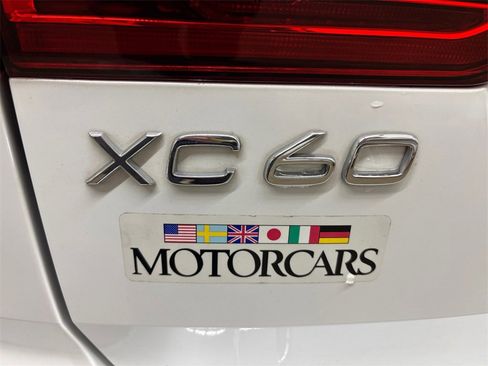 Used 2021 Volvo XC60 T6 Inscription image 32