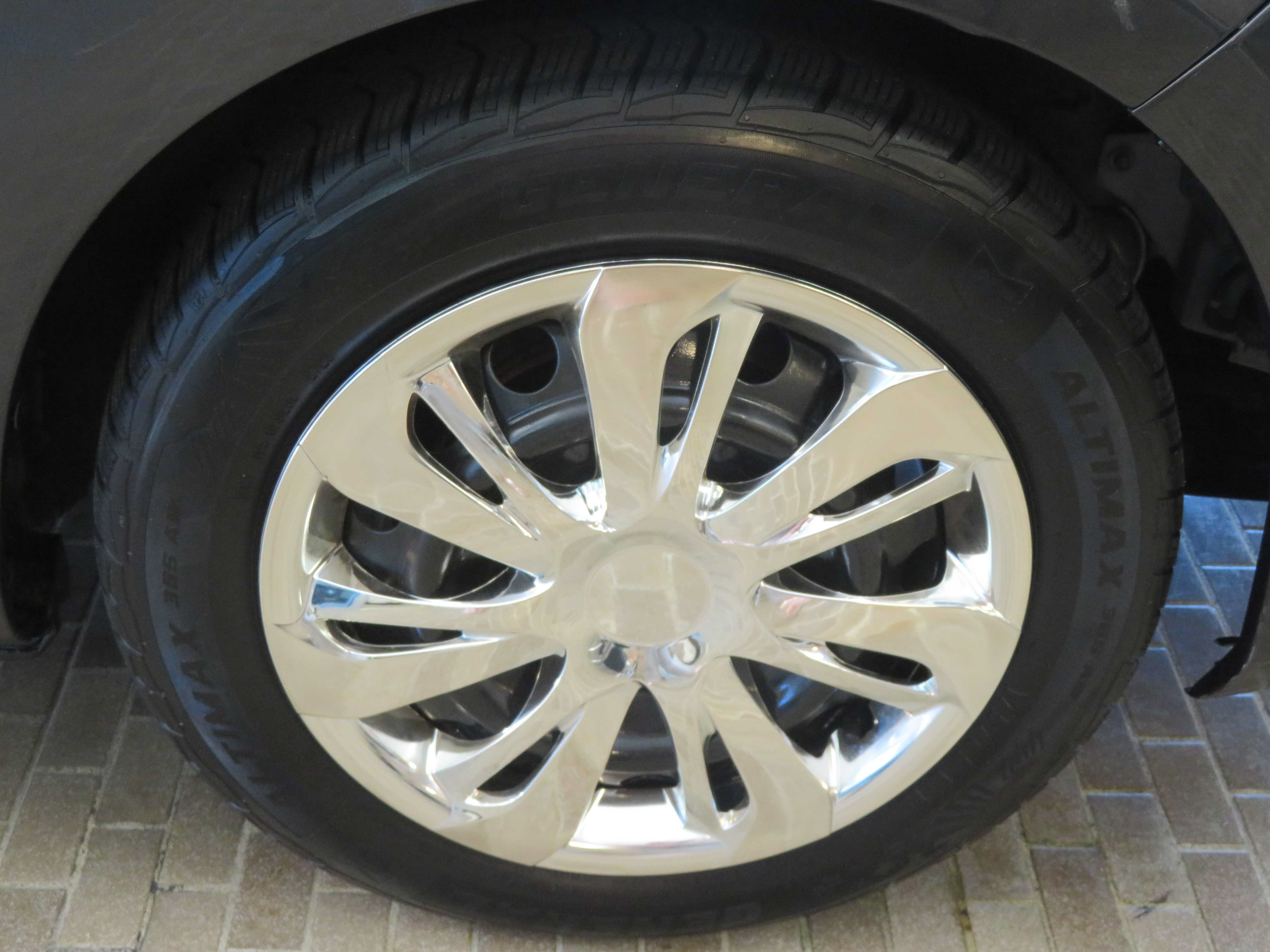Used 2015 Toyota Yaris L FWD image 10