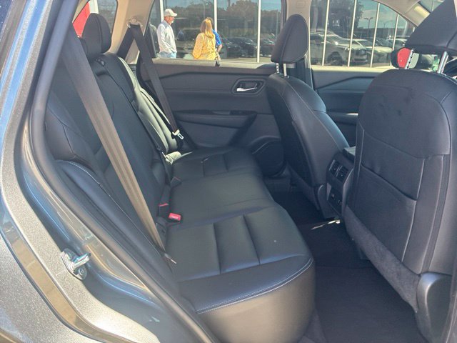 Used 2023 Nissan Rogue SL w/ SL Premium Package FWD image 9