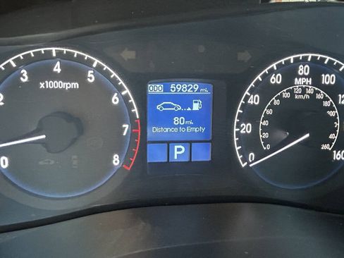 Used 2010 Hyundai Genesis 4.6 w/ Technology Pkg 5 RWD image 21