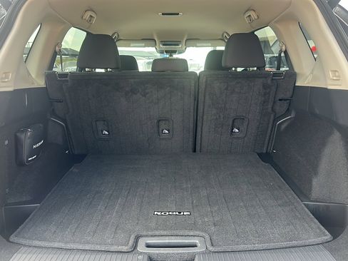 Certified 2025 Nissan Rogue SV image 21