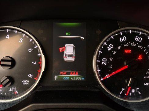 Used 2021 Toyota RAV4 LE image 14