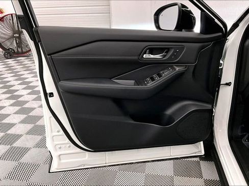 New 2025 Nissan Rogue SL w/ Tech Package AWD/4WD image 30