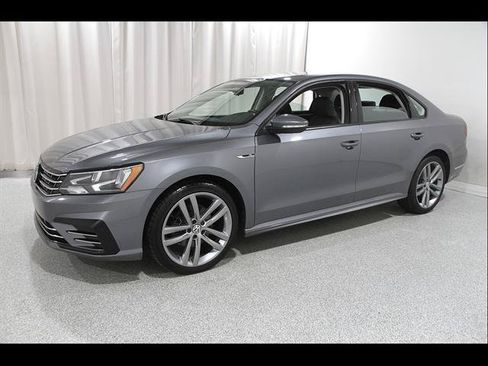 Used 2018 Volkswagen Passat 2.0T R-Line FWD image 3