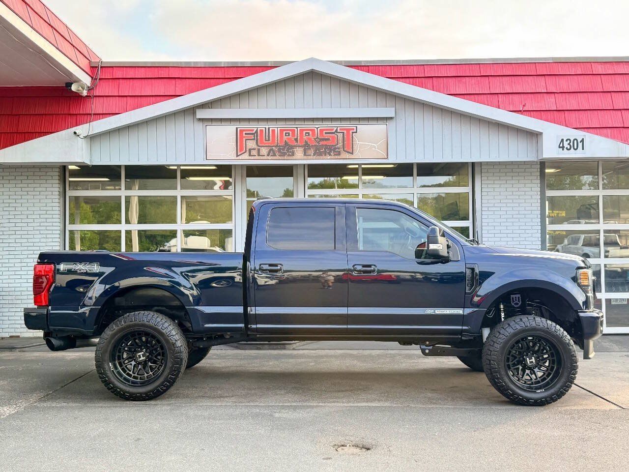 Used 2022 Ford F250 Lariat w/ Lariat Ultimate Package AWD/4WD image 2