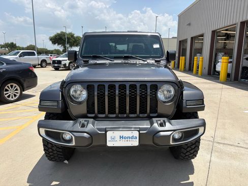 Used 2023 Jeep Gladiator Sport AWD/4WD image 3