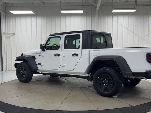 Used 2023 Jeep Gladiator Sport AWD/4WD image 6