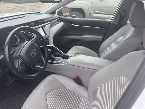 Used 2019 Toyota Camry SE w/ Convenience Package image 11