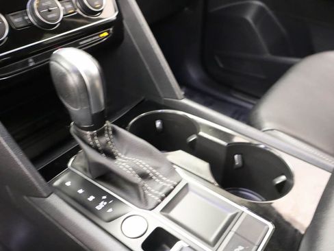 Used 2023 Volkswagen Atlas SE w/ Panoramic Sunroof Package FWD image 9