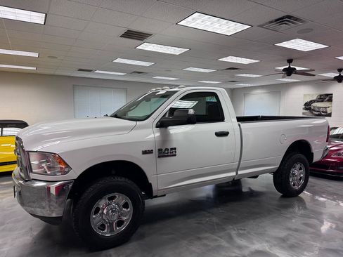 Used 2017 RAM 2500 Tradesman w/ Chrome Appearance Group AWD/4WD image 9