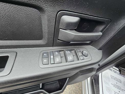 Used 2022 RAM 3500 Tradesman w/ Chrome Appearance Group AWD/4WD image 18
