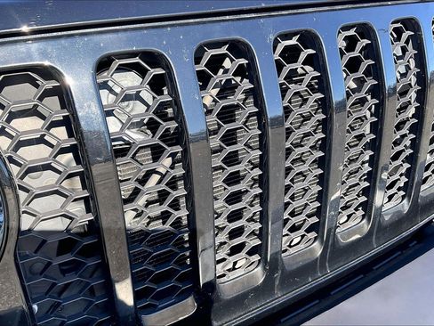 Certified 2022 Jeep Gladiator Sport image 25