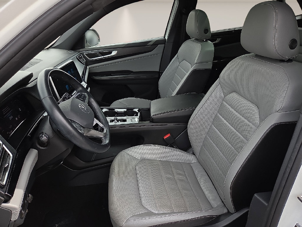 Used 2024 Volkswagen Atlas Cross Sport SEL R-Line AWD/4WD image 14