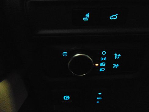 Used 2024 Ford Expedition Max XLT image 16