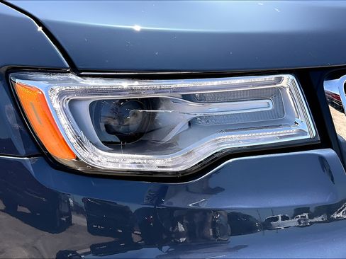 Used 2020 Jeep Grand Cherokee Overland AWD/4WD image 33