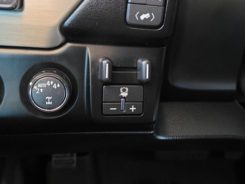 Used 2018 GMC Yukon Denali w/ Open Road Package AWD/4WD image 27