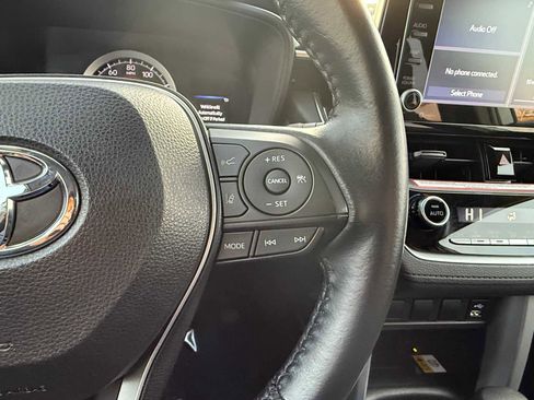 Certified 2022 Toyota Corolla Cross LE image 18