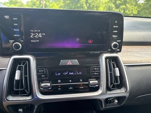 Certified 2023 Kia Sorento S w/ Panoramic Sunroof Package AWD/4WD image 11