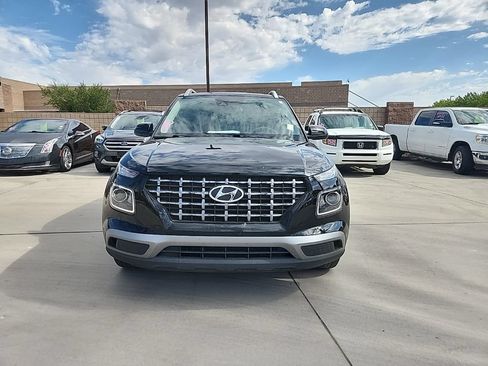 Used 2022 Hyundai Venue SEL FWD image 4