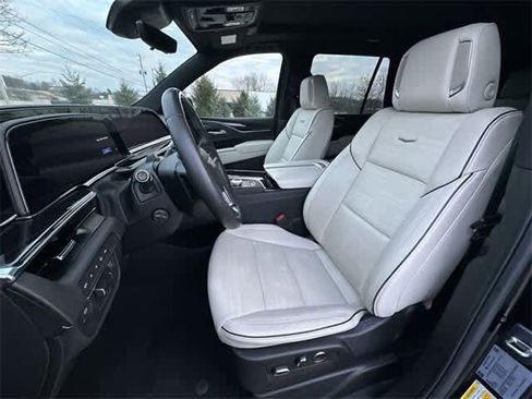 Used 2023 Cadillac Escalade Sport w/ LPO, ONYX Package image 18