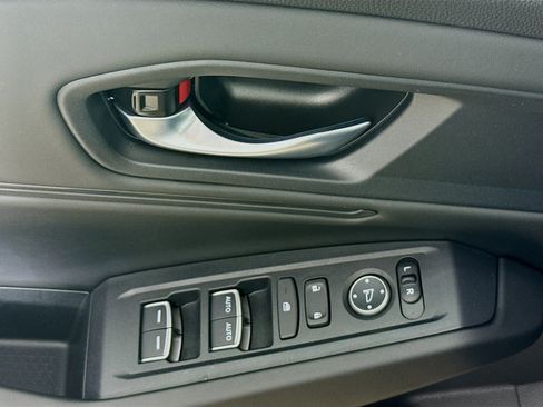 Used 2025 Honda Accord SE image 19