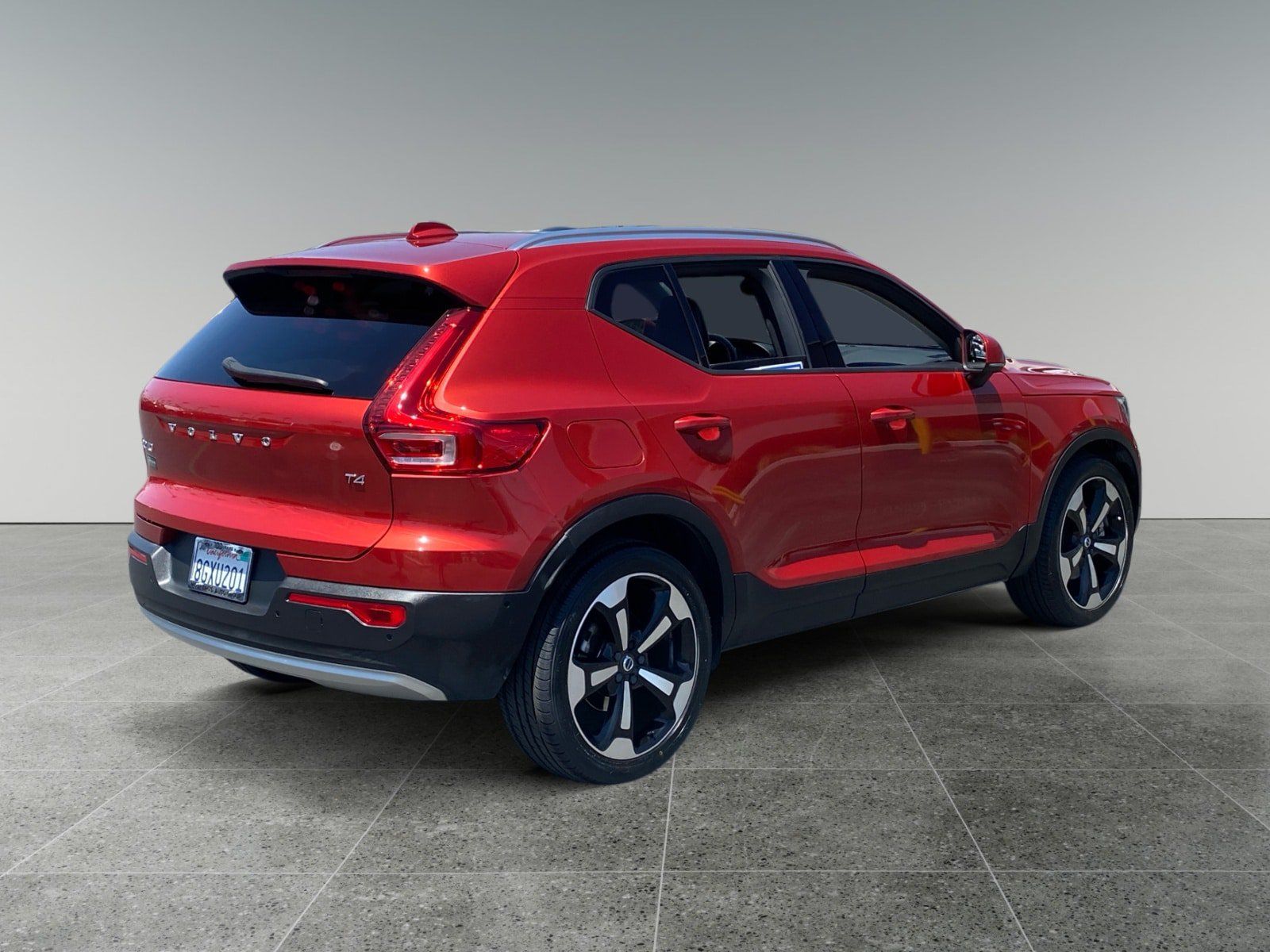 Used 2019 Volvo XC40 T4 Momentum FWD image 5