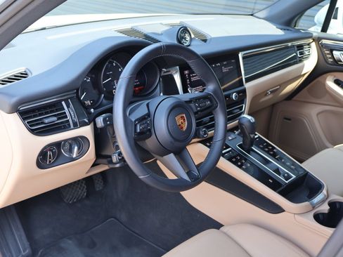 Used 2026 Porsche Macan AWD/4WD image 4