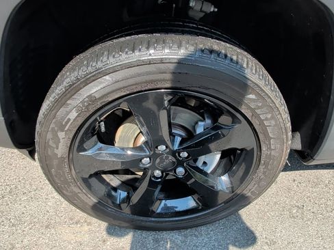 Used 2023 Jeep Grand Cherokee Altitude AWD/4WD image 9