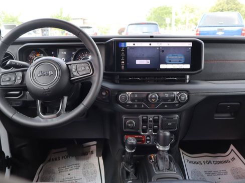 Used 2026 Jeep Wrangler Unlimited Rubicon AWD/4WD image 21
