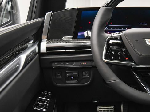 Used 2025 Cadillac Escalade V w/ LPO, ONYX Package image 42