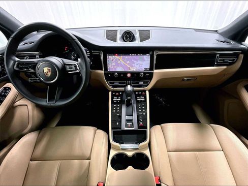 Used 2025 Porsche Macan image 17
