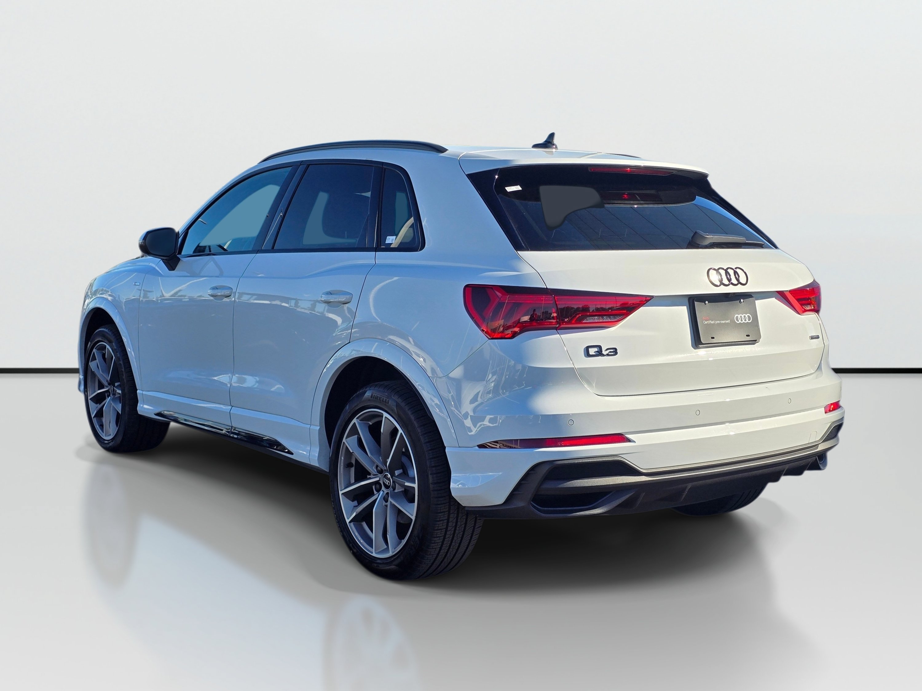 Certified 2025 Audi Q3 2.0T Premium AWD/4WD image 4