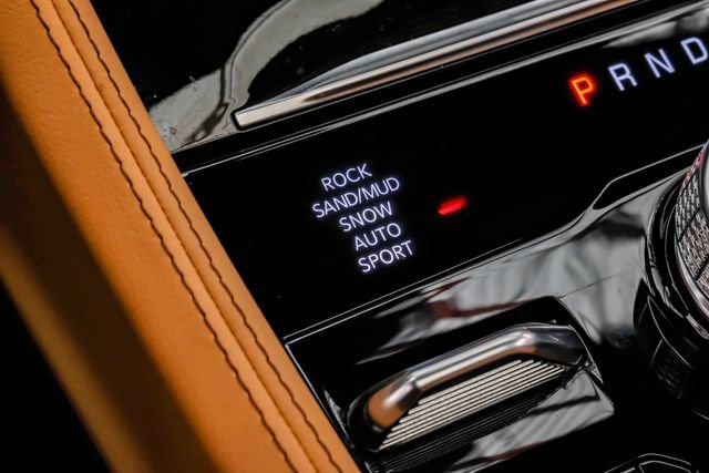 Used 2022 Jeep Grand Cherokee Summit AWD/4WD image 32
