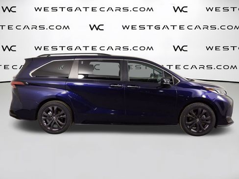 Used 2022 Toyota Sienna XSE image 51