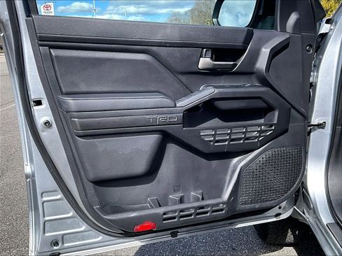 Used 2025 Toyota Tacoma TRD Off-Road AWD/4WD image 9