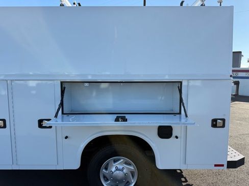 New 2027 Ford E-350 and Econoline 350 Super Duty w/ Power Equipment Group RWD image 18